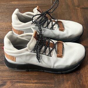 On Cloud Sneakers Women’s Size 8